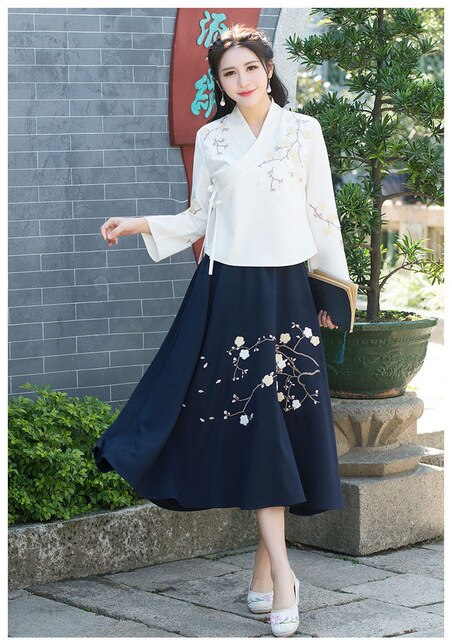 Women Tops blusa chinesa Vintage chinese clothing Lady Embroidery with belt  Spring Hanfu Traditional chinese Womens shirt Top